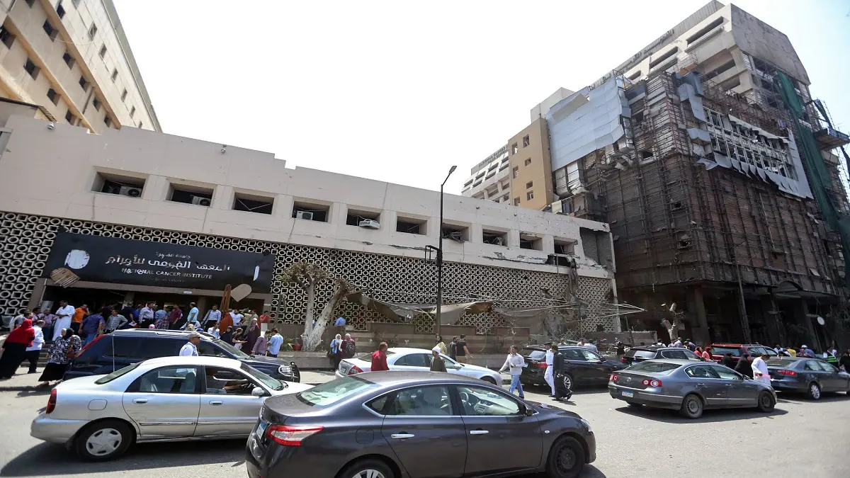 الحكومة المصرية تصرف 6 آلاف دولار لأسر ضحايا "معهد الأورام"