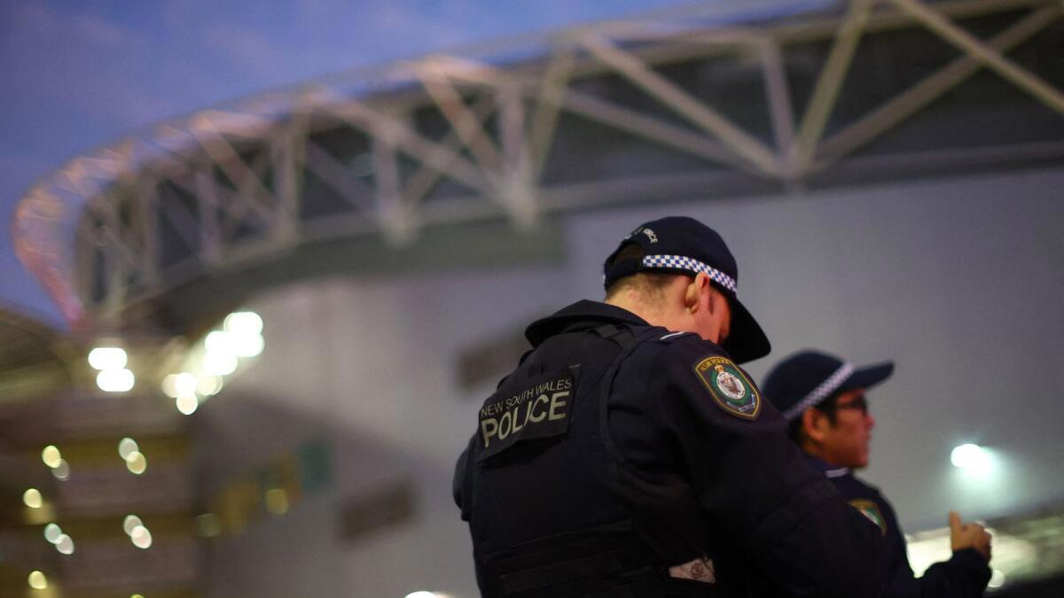 بسيف "ساموراي".. الاعتداء على رجل أمن في الكويت (صور)