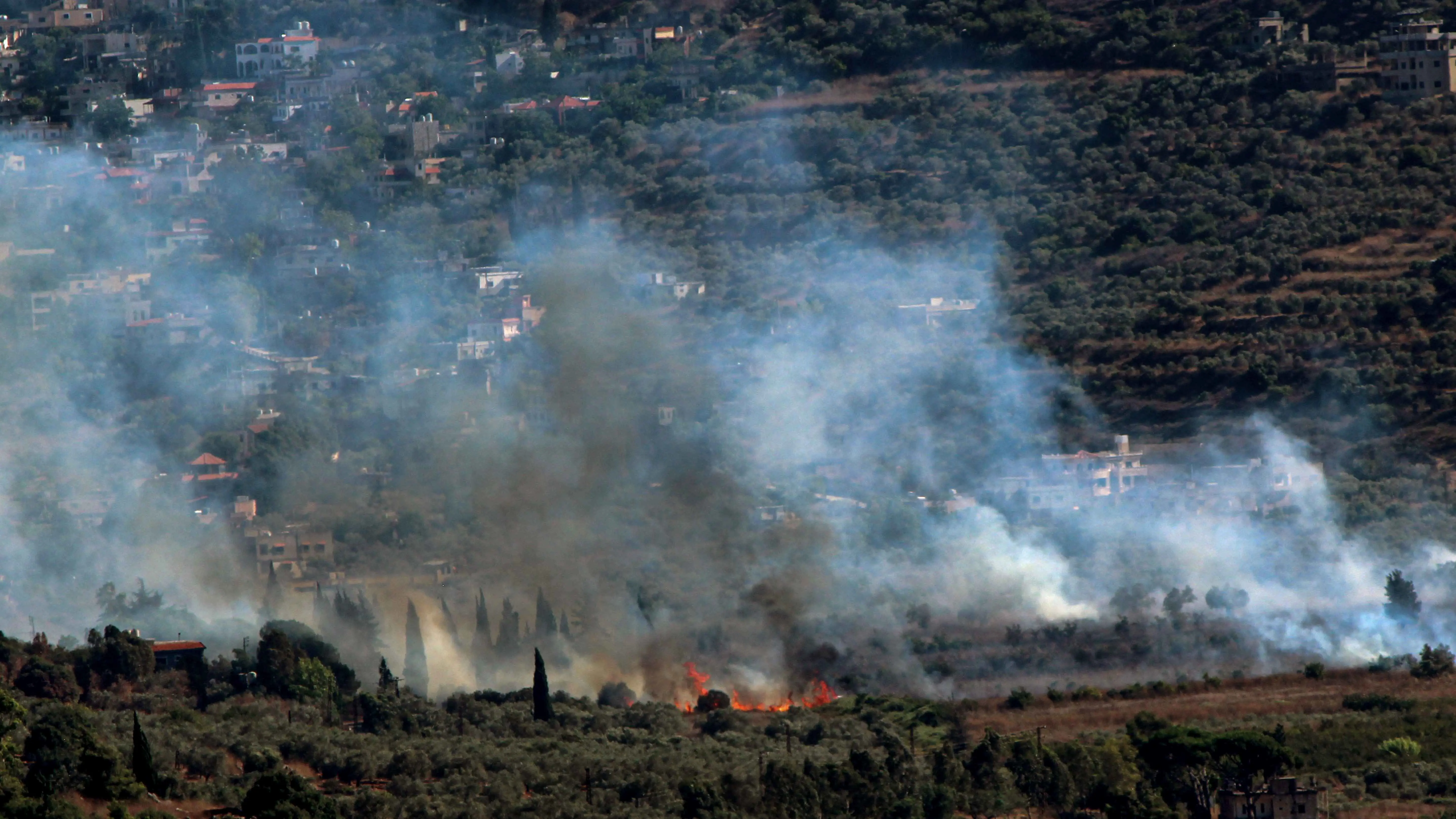هل تفلح جهود التهدئة الدولية في نزع فتيل "حرب لبنان"؟