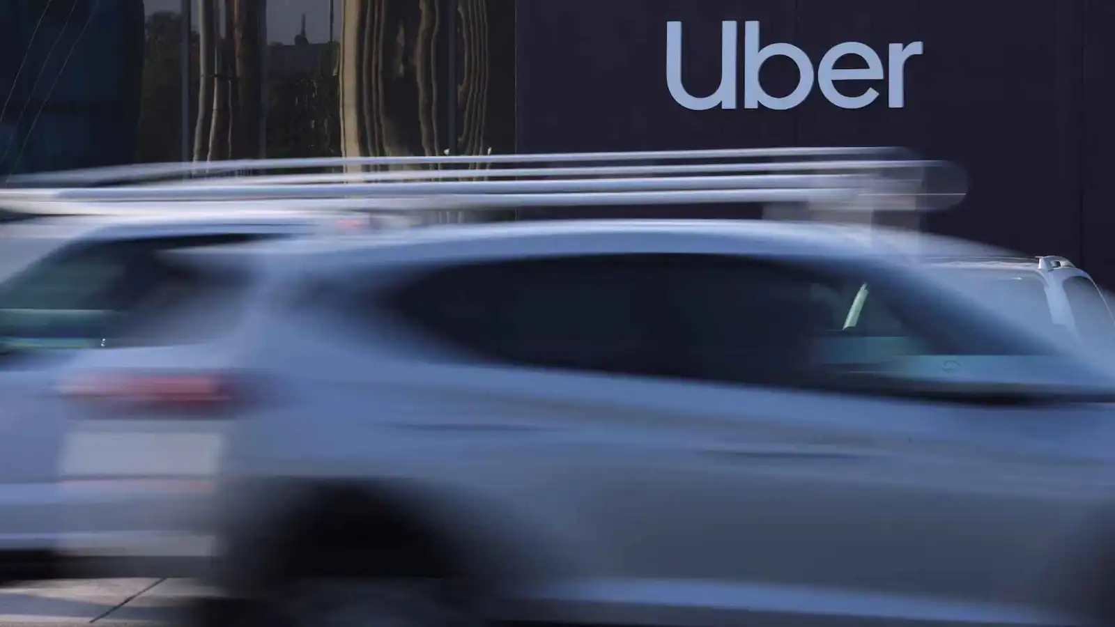 "موجة اعتداءات".. عقوبة ضخمة ضد "أوبر" في قضية اعتداء جنسي