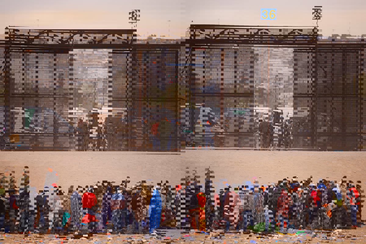 وول ستريت جورنال: انفجار طلبات اللجوء يقود أزمة الهجرة  العالمية