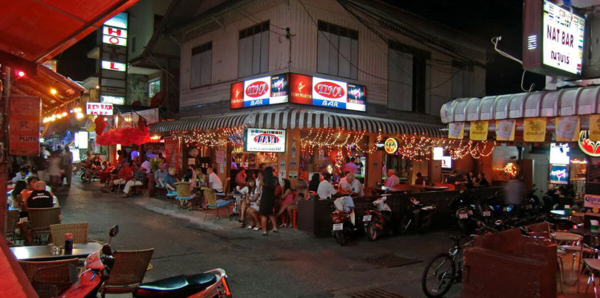 مقتل 4 أشخاص وجرح آخرين في سلسلة انفجارات هزت تايلاند