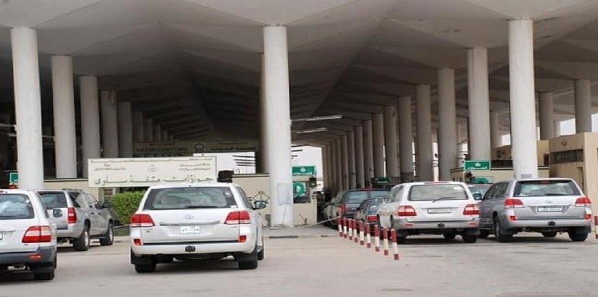 السعودية تسمح بدخول الأغذية إلى قطر.. وصور تظهر الطوابير والرفوف الفارغة في الدوحة