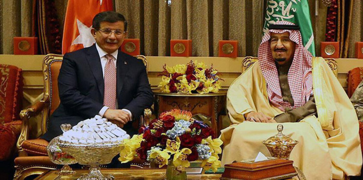 الملك سلمان وداوود أوغلو يعقدان جلسة مباحثات في الرياض