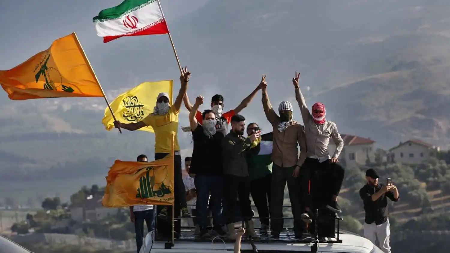 عشية اجتماع حاسم.. حزب الله يخطط لما بعد نزع السلاح