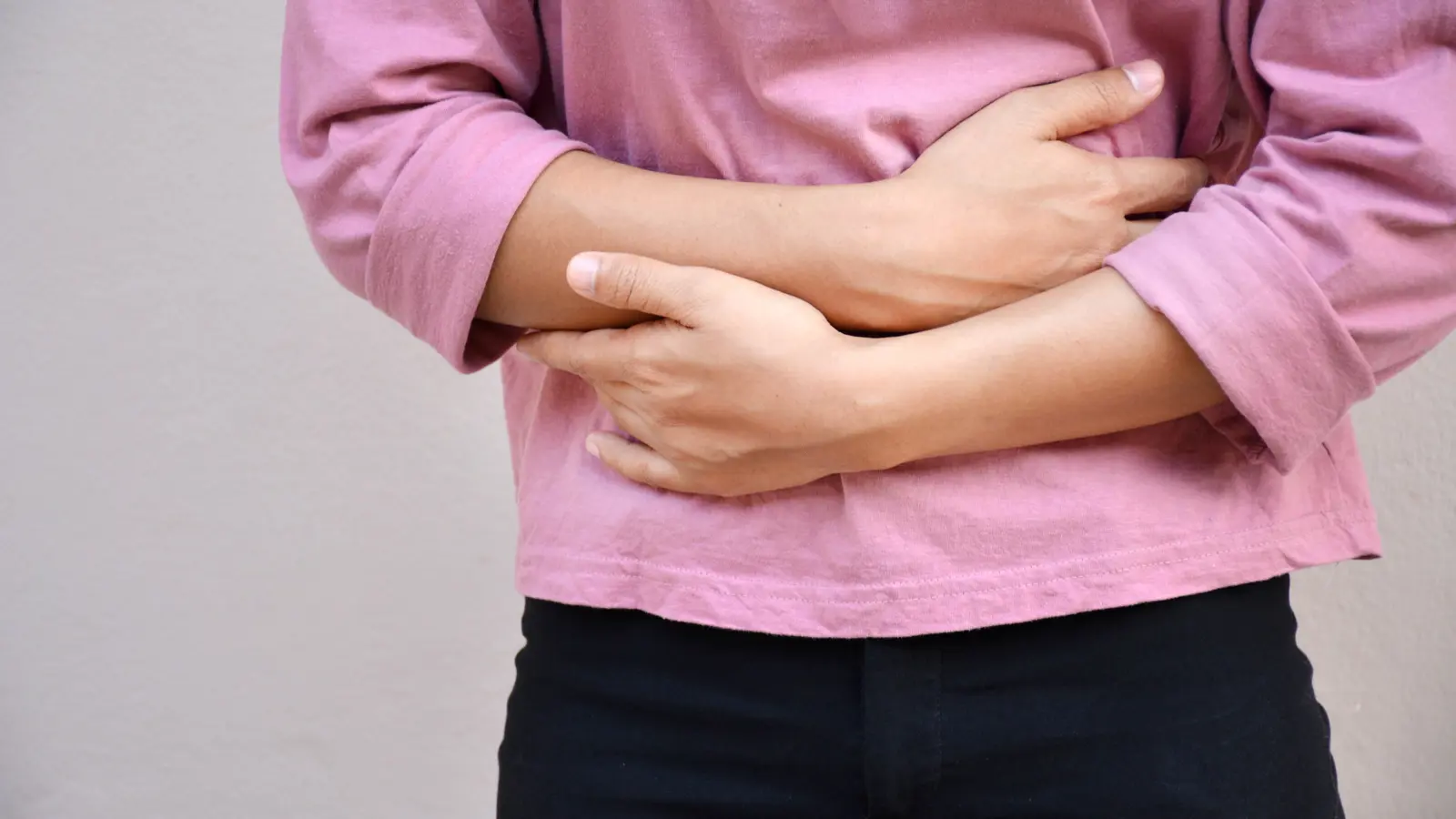 انتفاخ المعدة المستمر.. إنذار مبكر للإصابة بالسرطان