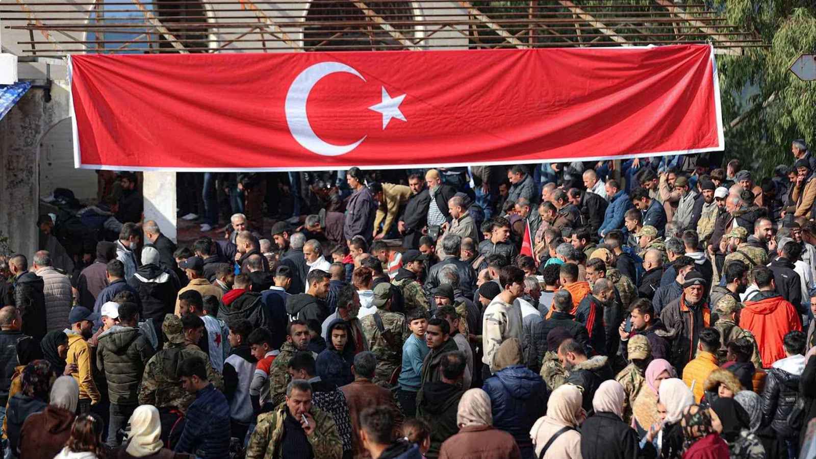 لحمايتهم من المقاتلين الأجانب.. تركيا تتواصل مع وجهاء في الساحل السوري