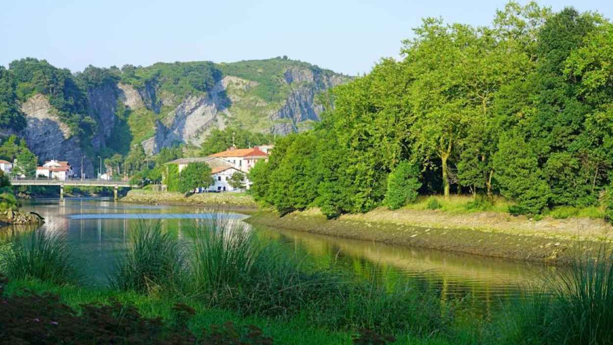 جزيرة بلا سكان تتناوب عليها دولتان.. سيادة موسمية بدأت بحكاية "حب" ملكية