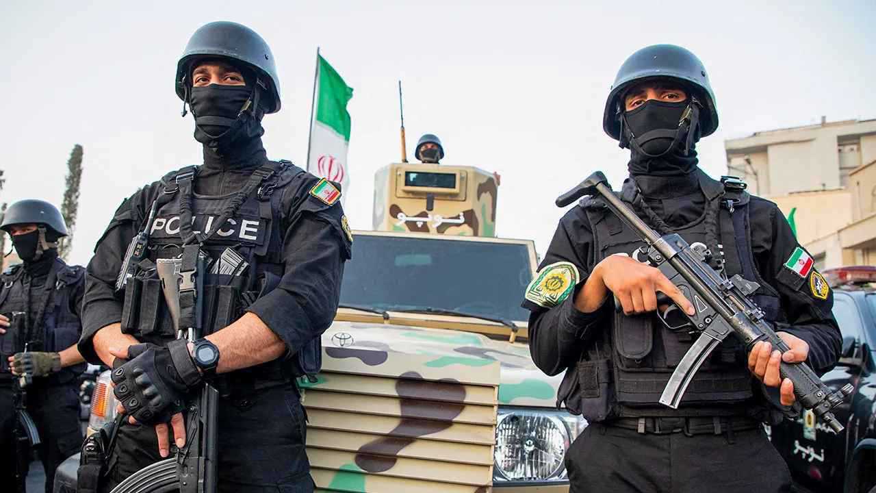 هجوم على مركز للشرطة في سراوان بإيران يوقع عدة قتلى (فيديو)