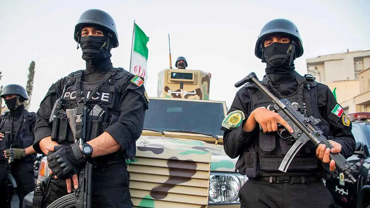 هجوم على مركز للشرطة في سراوان بإيران يوقع عدة قتلى (فيديو)