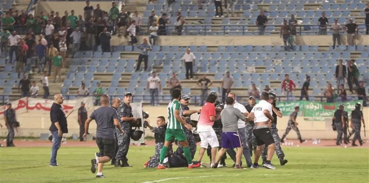 لبنان.. عقوبات رادعة بحق النجمة والأنصار بعد هتافات سياسية في المدرجات (فيديو)