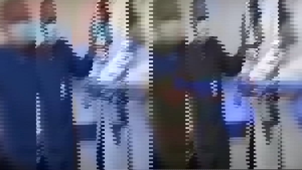 مصر.. تفاصيل جديدة في واقعة إجبار ممرض مسن على السجود لكلب