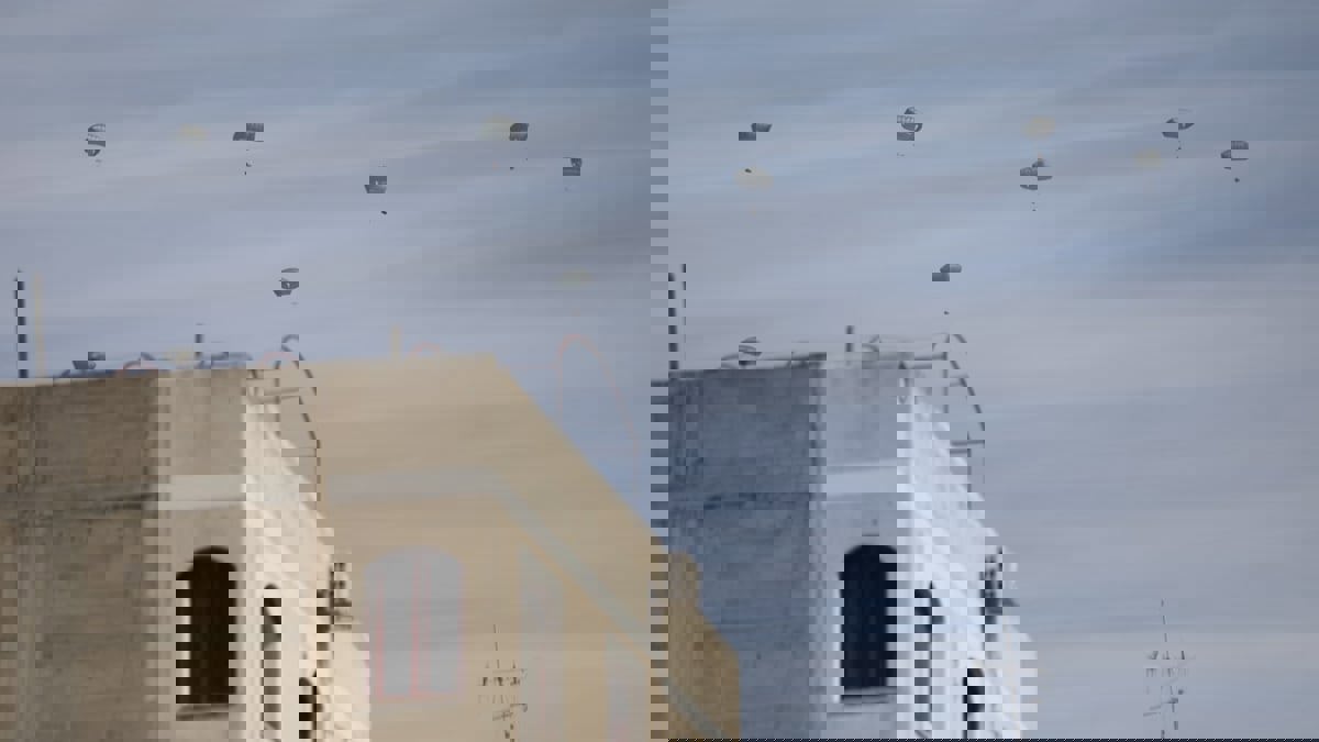 دعوات لفتح معابر غزة بدلًا من الإنزالات الجوية 