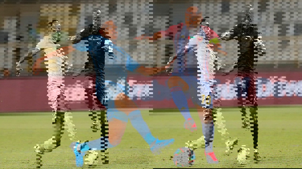 رسميا.. الوحدة يجدد عقد قائده إسماعيل مطر