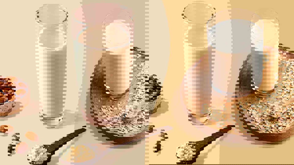 حليب اللوز أم الشوفان.. أيهما أفضل لصحتك؟