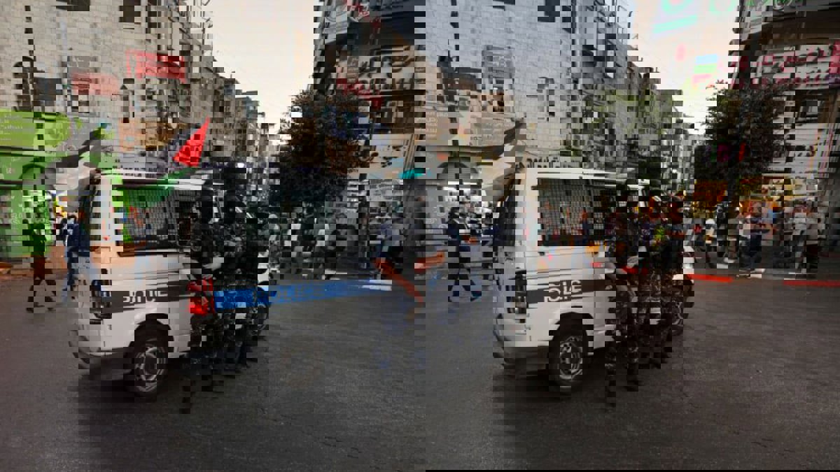 الأمن الفلسطيني يعتقل مطالبين بمحاسبة قتلة الناشط نزار بنات