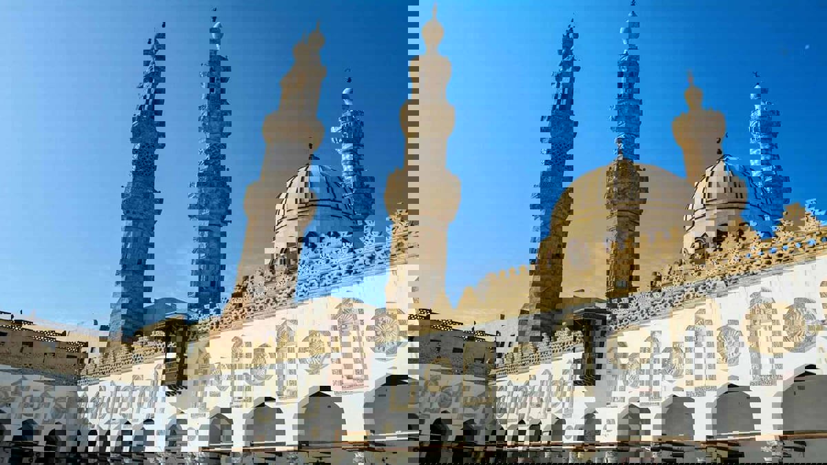 مصر.. الأزهر يعلق على الجدل حول "خدمة المرأة لزوجها"