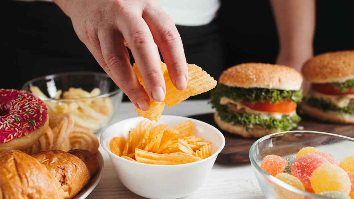 دراسة: الوجبات السريعة تجعلك أكثر عرضة لمرض باركنسون