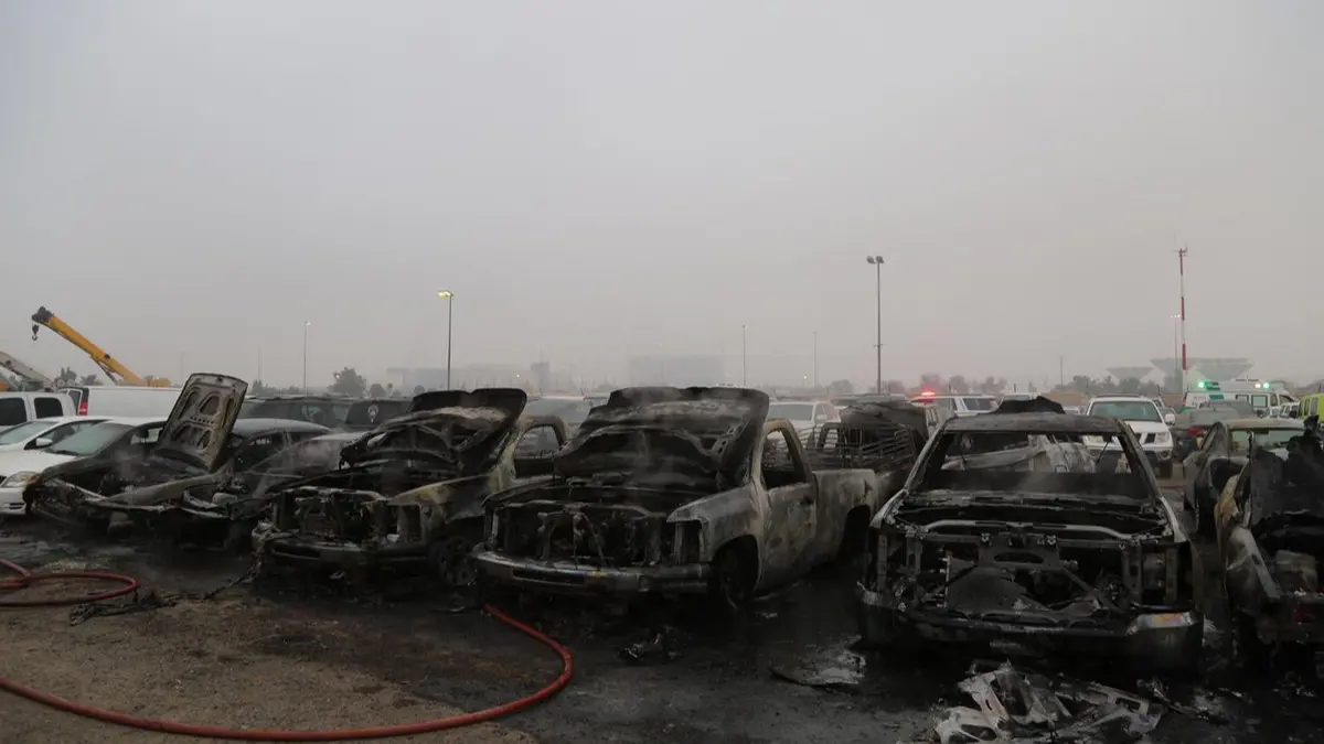 حريق ضخم يلتهم 15 سيارة في الكويت (صور)