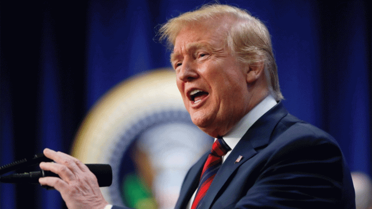 ترامب يحث الشركات الأمريكية على إغلاق عملياتها في الصين