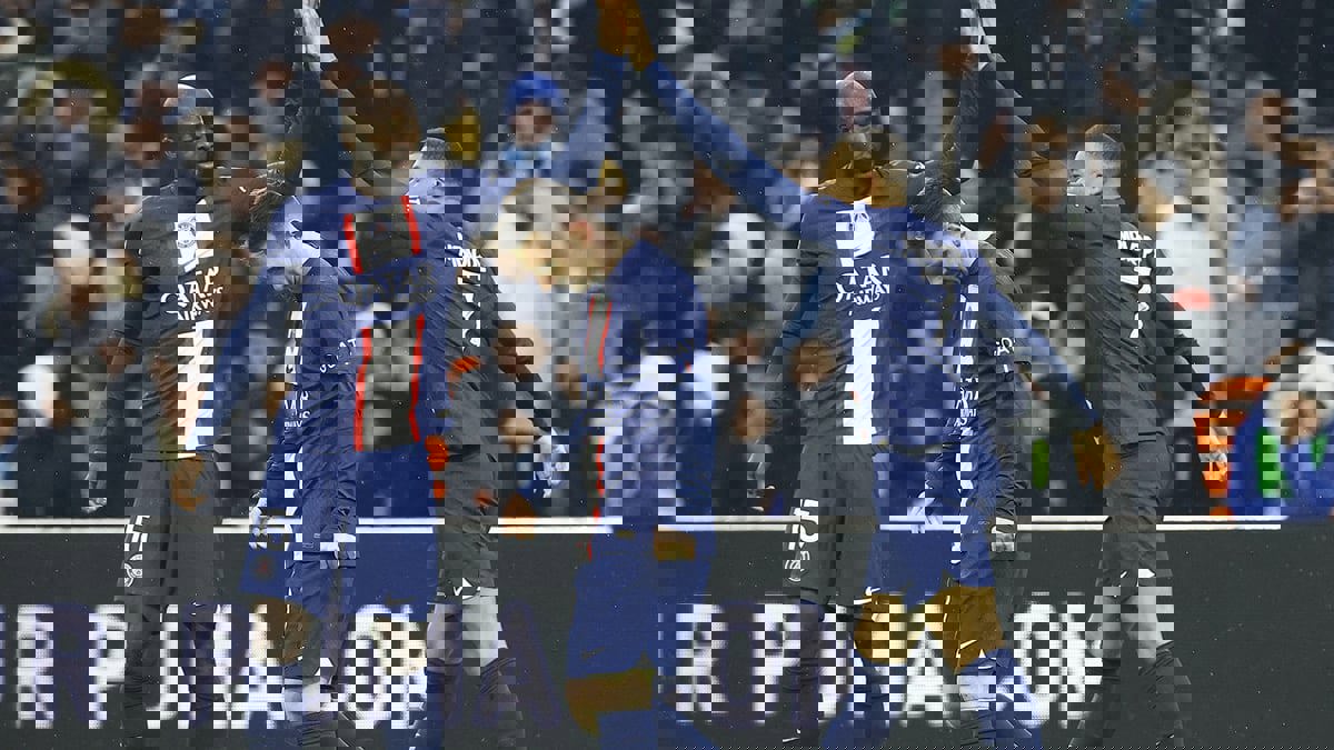 ترتيب الدوري الفرنسي: مبابي وميسي يقودان باريس سان جيرمان إلى سحق مرسيليا