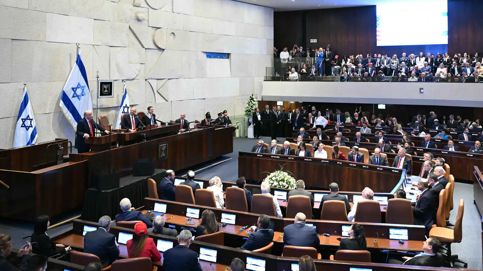 جائزة "فريدة" بانتظاره.. اليمين الإسرائيلي يغازل ترامب قبل لقاء نتنياهو