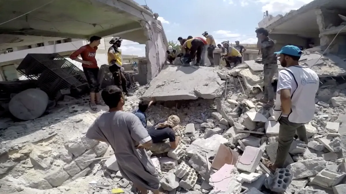 المرصد السوري: مقتل 10 أشخاص بغارات روسية على إدلب