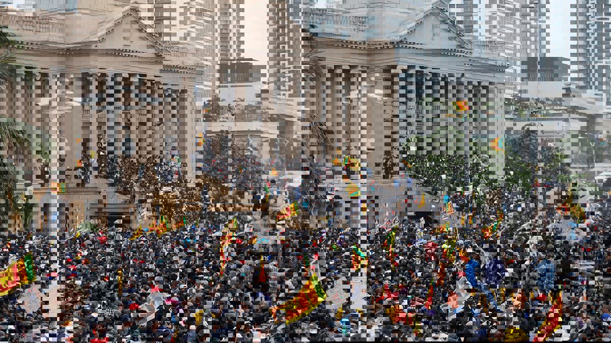 هدوء في سريلانكا بعد موافقة الرئيس ورئيس الوزراء على الاستقالة