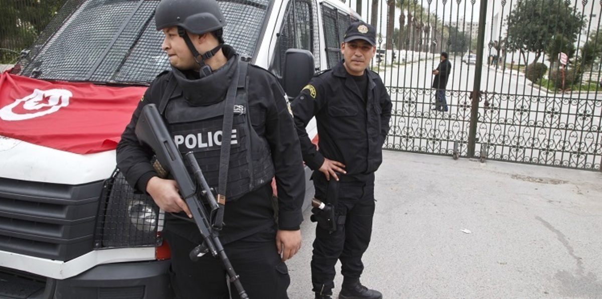 اكتشاف مخزن للأسلحة والذخيرة جنوب شرق تونس (صور)