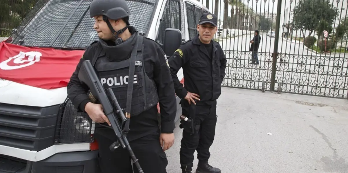 اكتشاف مخزن للأسلحة والذخيرة جنوب شرق تونس (صور)