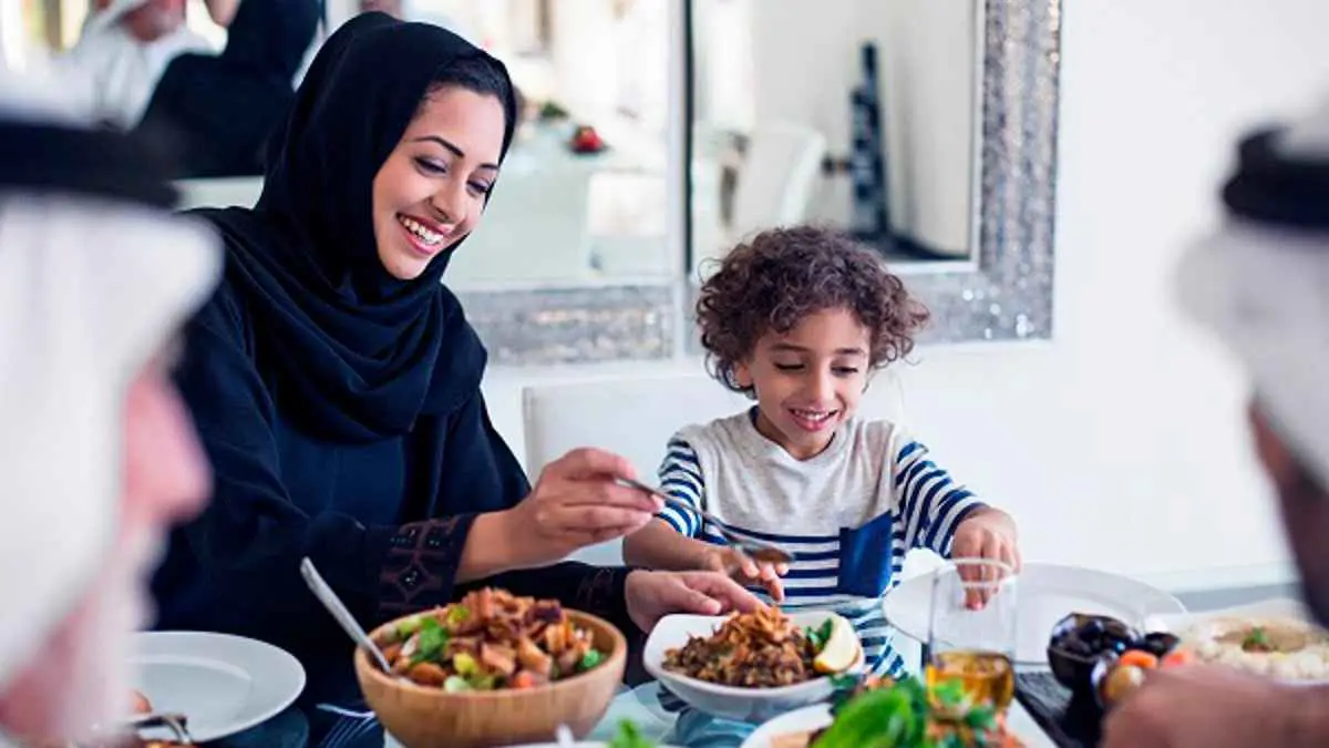 كيف يخوض الأطفال تجربة صيام صحية؟