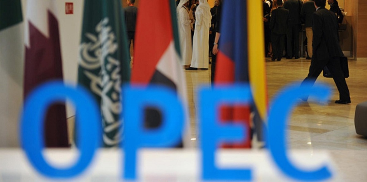 بعد استضافتها اجتماع "أوبك".. الجزائر تعول على أسعار النفط لتحسين اقتصادها