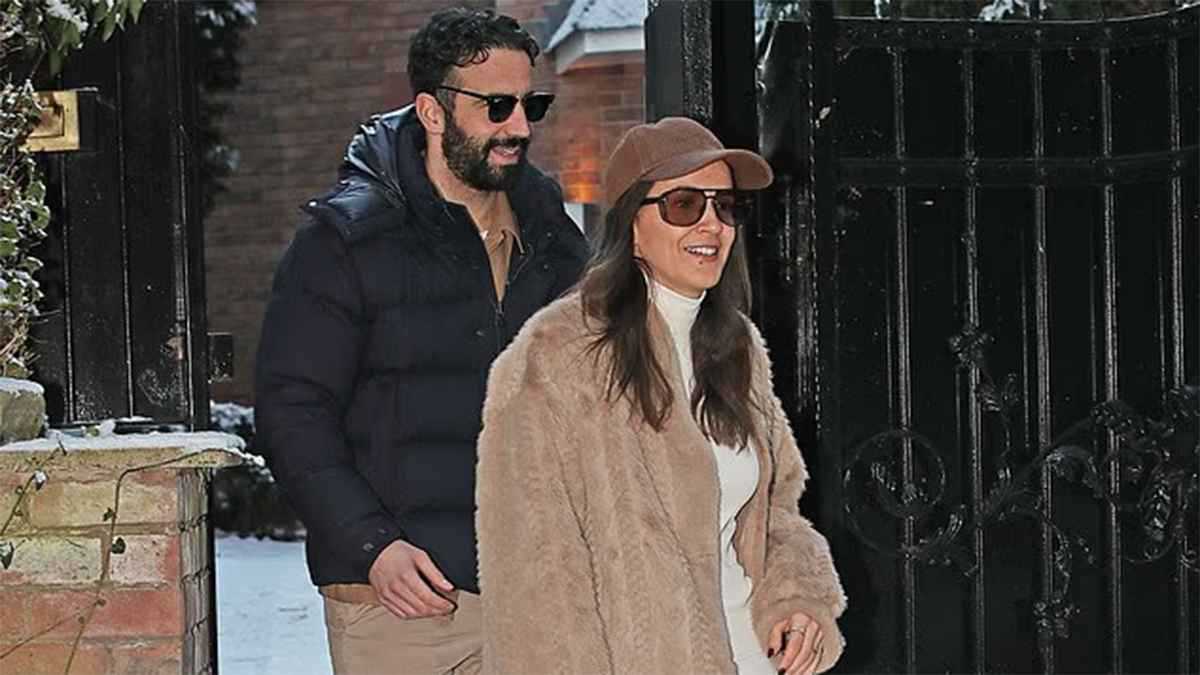 يضحك رفقة زوجته.. أول ظهور لروبن أموريم بعد إقالته من مانشستر يونايتد (صور)