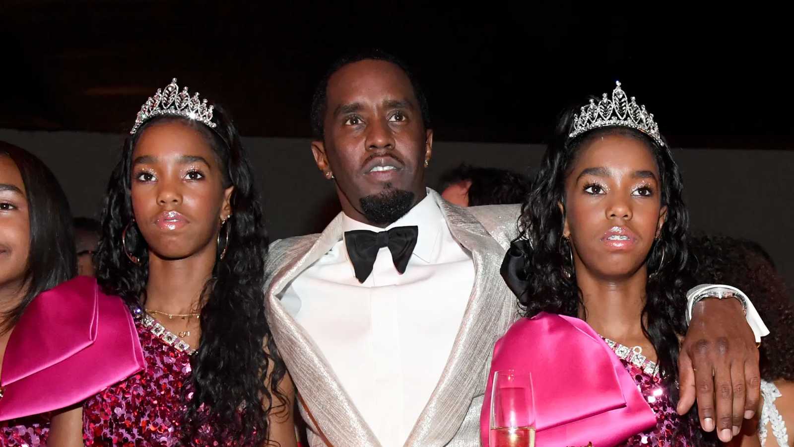 توأما شون "ديدي" تُطردان من لعبة أفعوانية (فيديو)