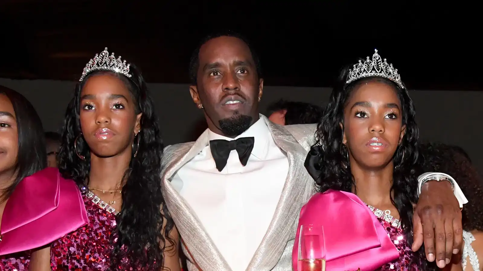 توأما شون "ديدي" تُطردان من لعبة أفعوانية (فيديو)