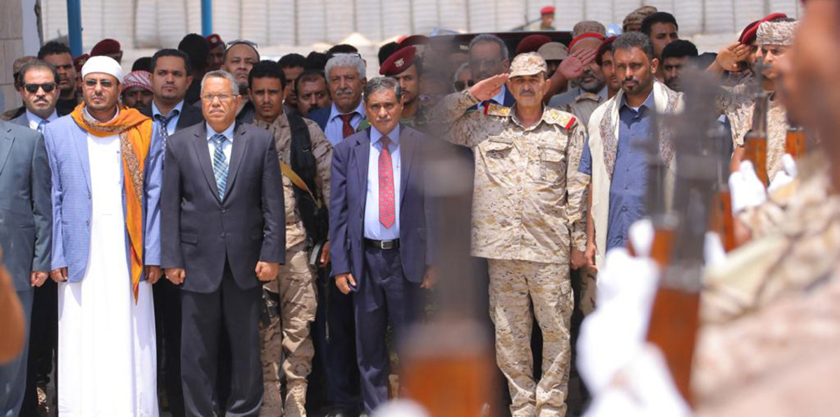 من حضرموت.. بن دغر يشيد بإنجازات قوات النخبة الحضرمية