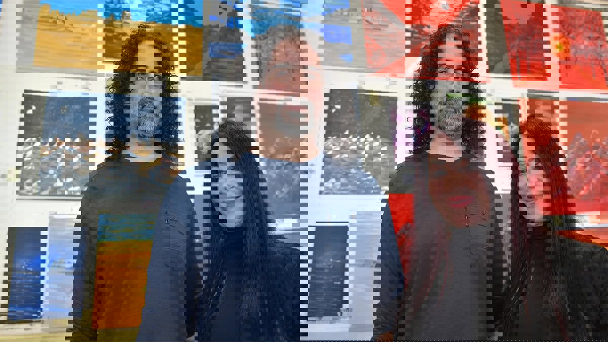 نجل أسامة بن لادن يقيم معرضا فنيا في فرنسا