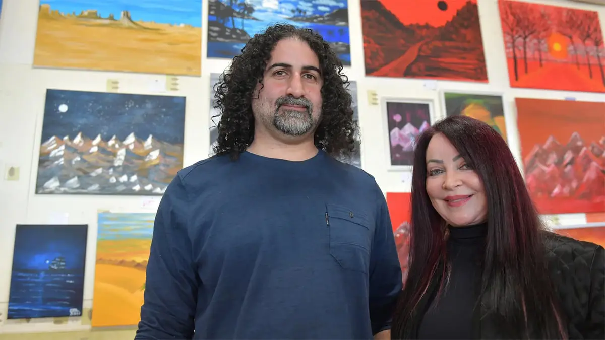 نجل أسامة بن لادن يقيم معرضا فنيا في فرنسا