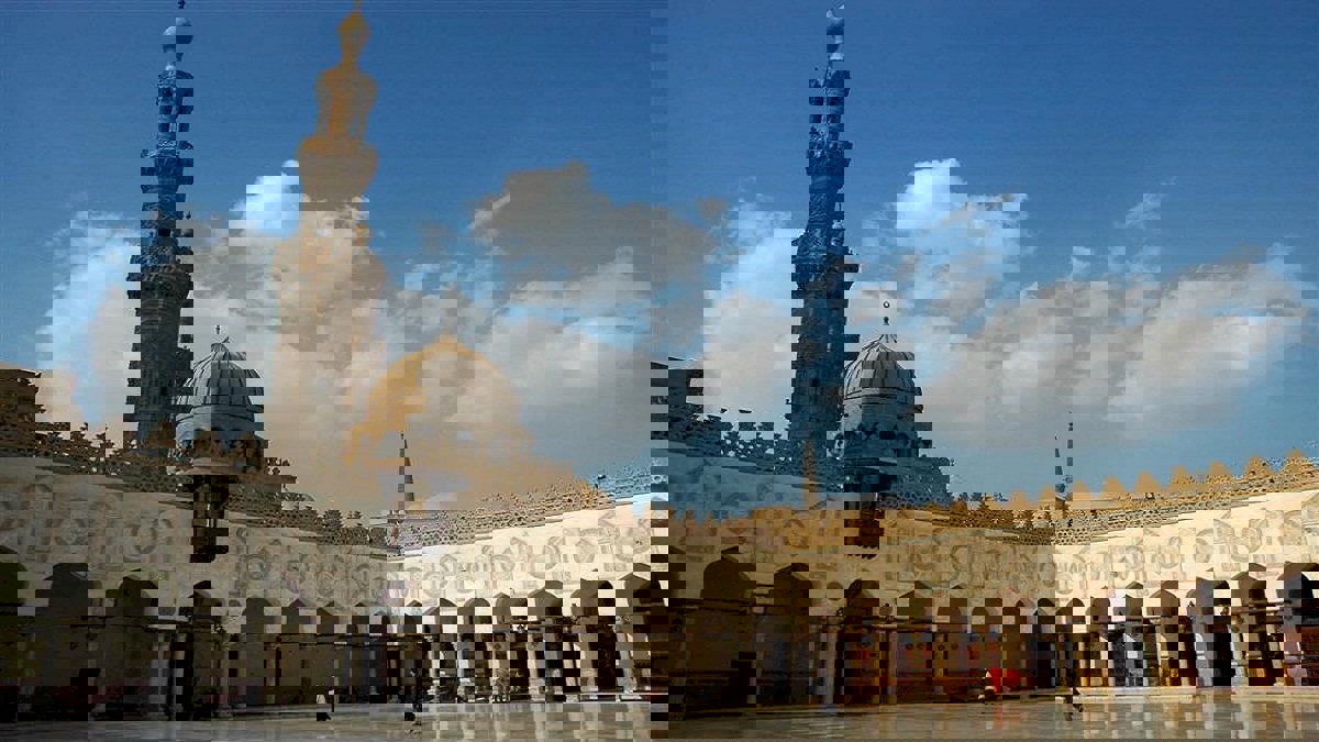 فتاوى دار الإفتاء تشعل الصراع مجددًا مع "الأزهر" في مصر