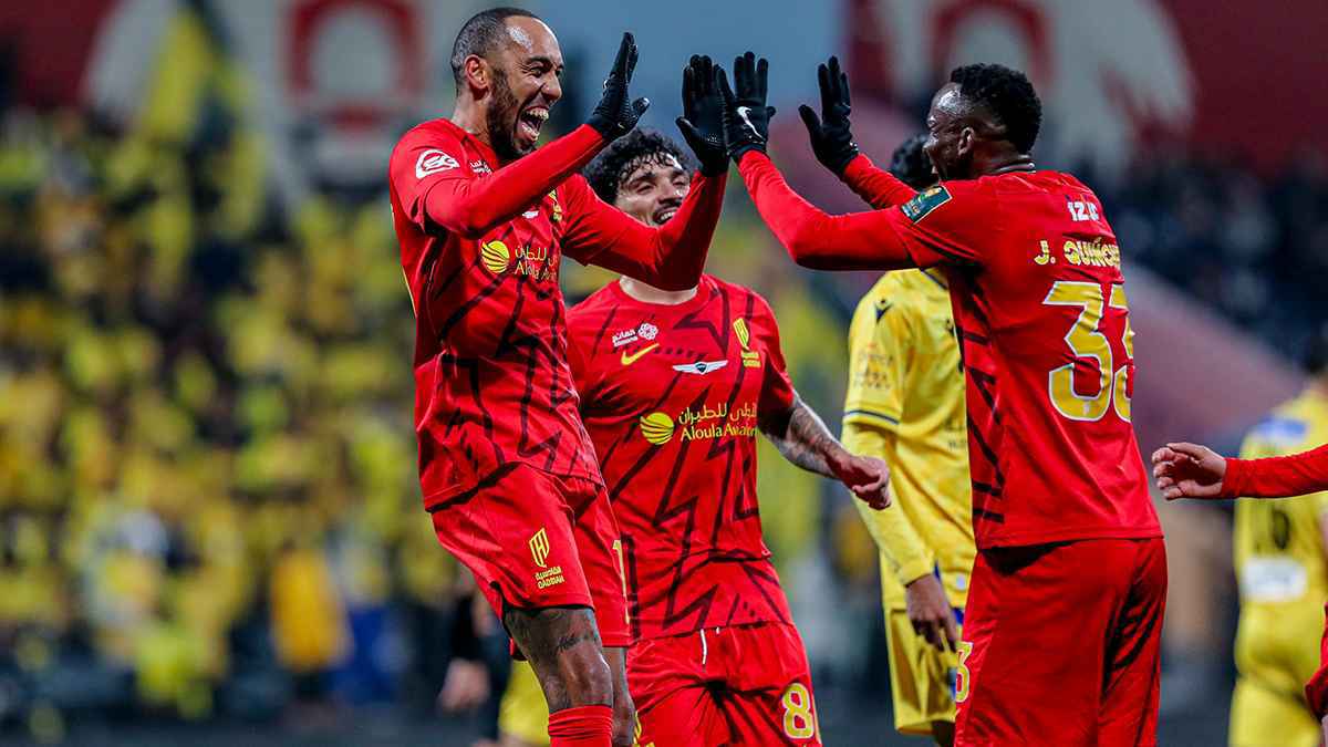 بقيادة أسطورة ريال مدريد.. كيف حقق القادسية ما فشل فيه النصر والهلال؟