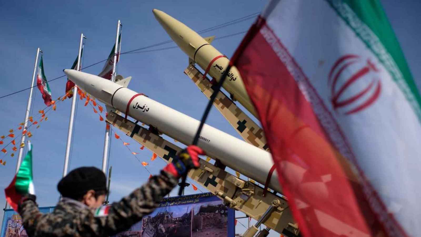 منها الانسحاب من "حظر النووي" وإغلاق هرمز.. طهران تبحث "خيارات الرد"