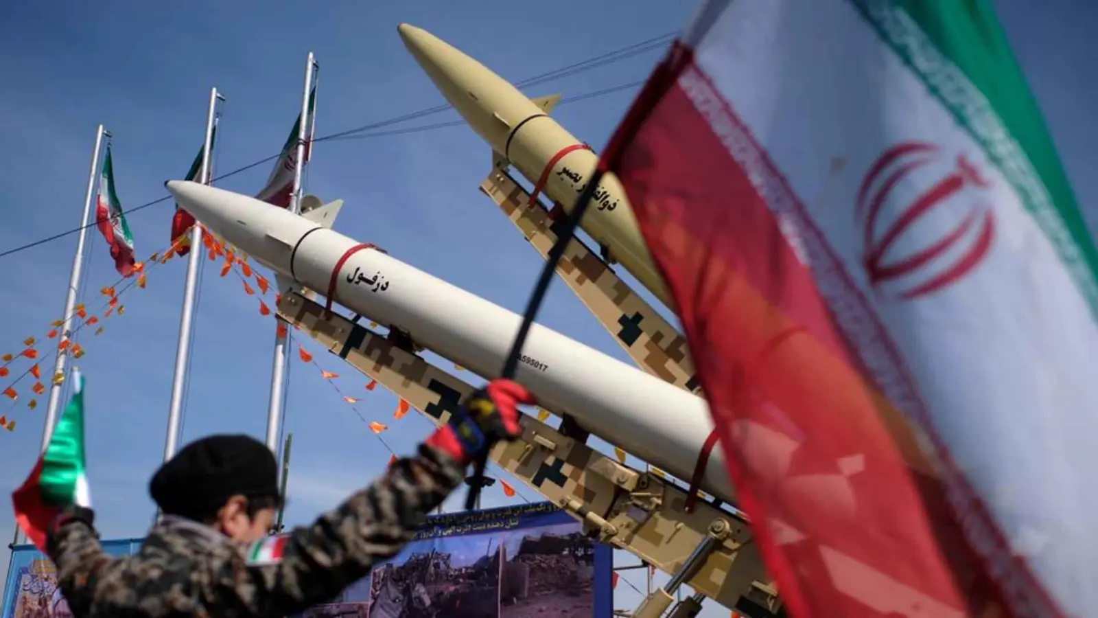 منها الانسحاب من "حظر النووي" وإغلاق هرمز.. طهران تبحث "خيارات الرد"