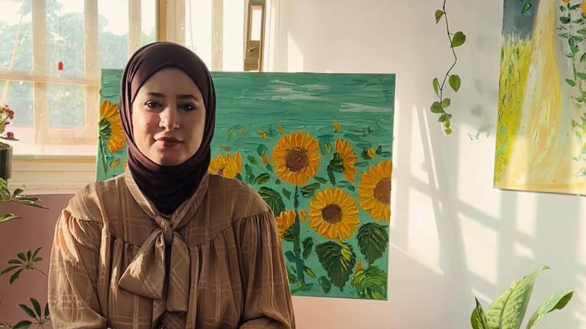 في لوحة فنية خارجة عن المألوف.. ملكة سومرية تحمل هاتف آيفون (فيديو)