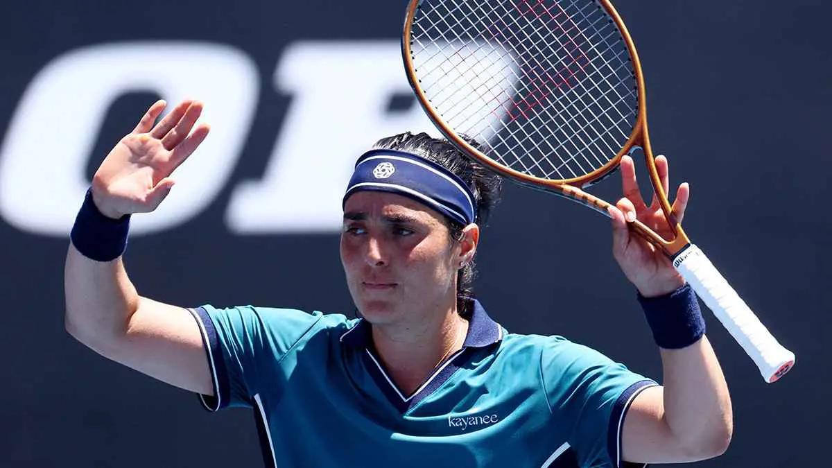 أُنس‭ ‬جابر تتغلب على مشكلات التنفس وتتأهل للدور الثالث ببطولة أستراليا للتنس