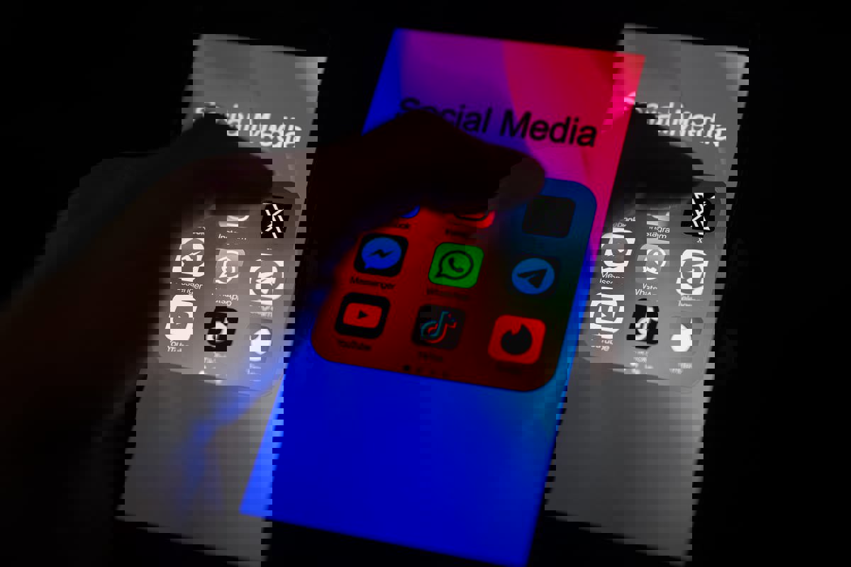 عطل يضرب منصتيْ "إكس" و"لينكد إن" حول العالم