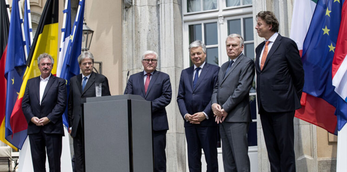 مؤسسو الاتحاد الأوروبي يطالبون بتعجيل خروج بريطانيا