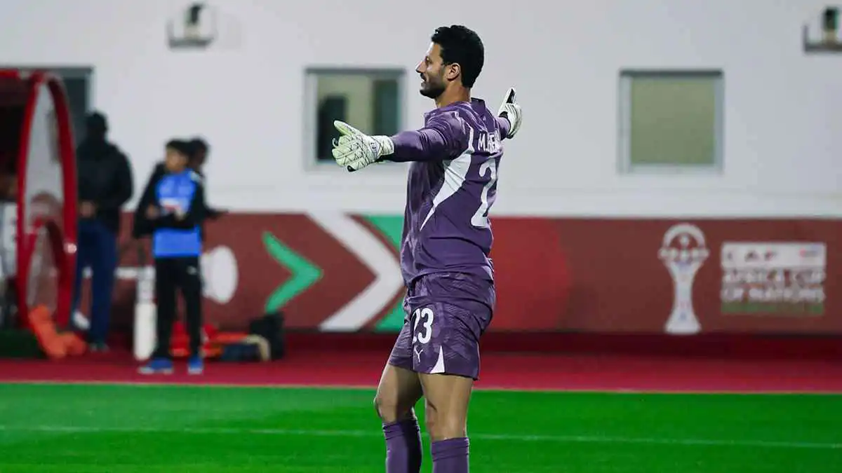 يجلس على الدكة.. أسطورة الأهلي يصدم محمد الشناوي (فيديو)