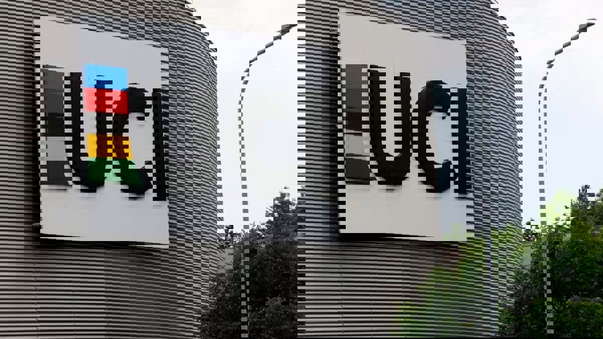 ميكانيكية تنتحل صفة متسابقة في فريق دراجات