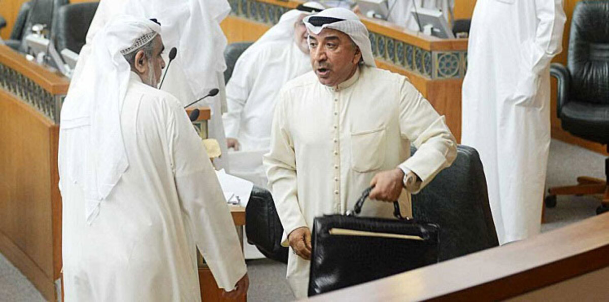 عبدالحميد دشتي ينسب تصريحات مثيرة بشأن خامنئي لأمير الكويت