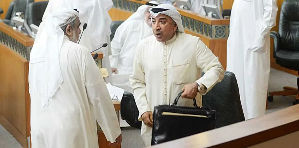 عبدالحميد دشتي ينسب تصريحات مثيرة بشأن خامنئي لأمير الكويت